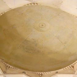 Intersecting arches of Gol Gumbaz